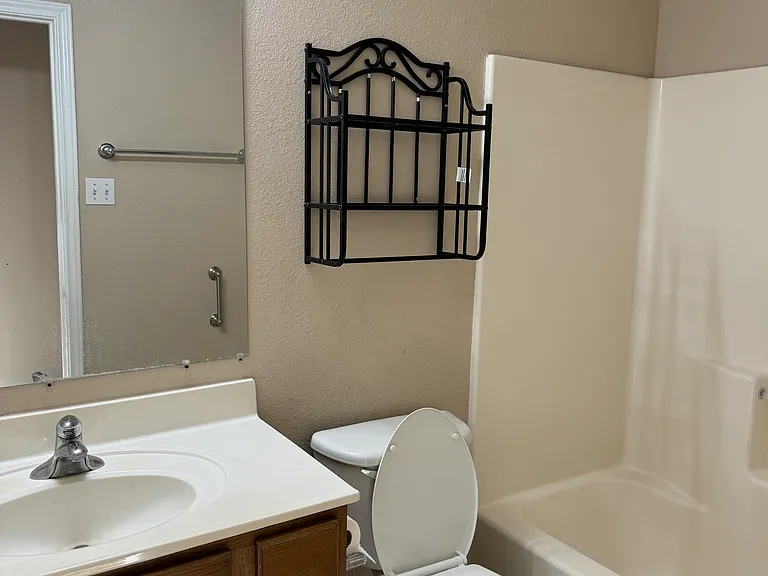 Upstairs full bathroom