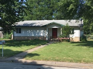 901 Pine St, Halstead, KS 67056