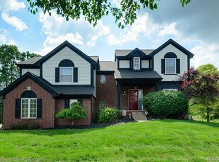 14228 Winding Pond Ln, Belleville, MI 48111