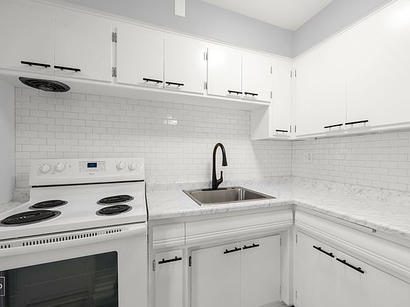 2nd image of 6520 W Windsor Ave #8