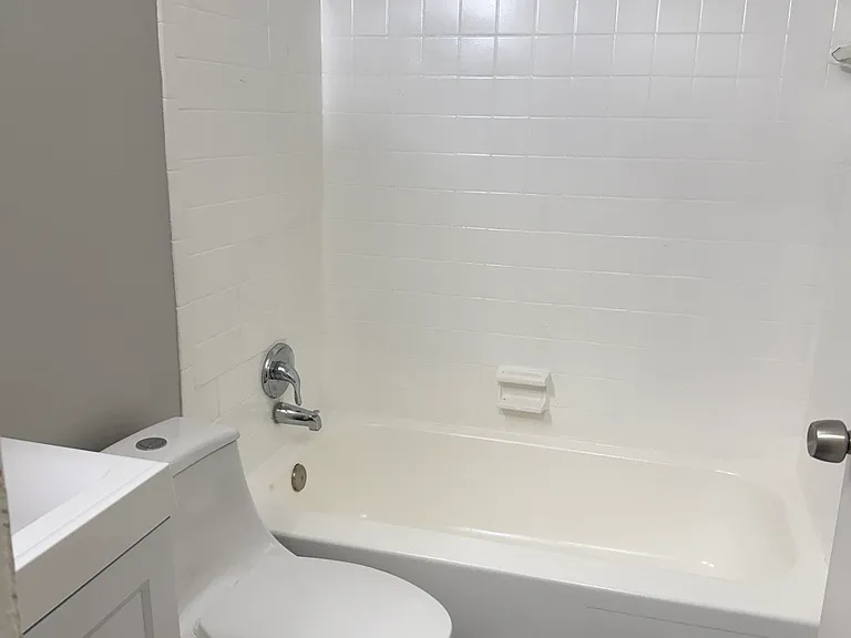 Hidden Oaks Apartments — Photo 2