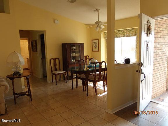 5th image of 1058 E Gaucho Cir