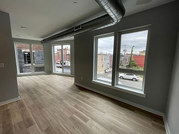 4th image of 102 W Berks St #X02