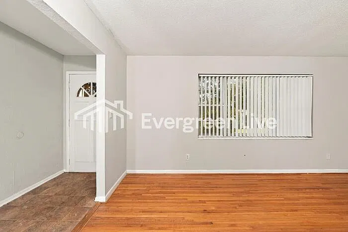 3 bed, 2.5 bath, 2023 sqft, $1,495 — Photo 4