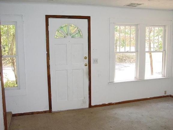 3rd image of 1006 N Hobson St
