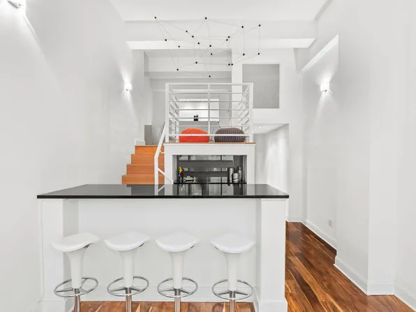 310 East 46th Street image 3 of 12