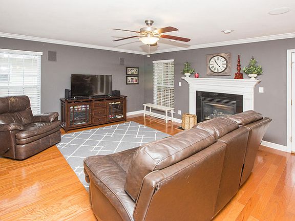2nd image of 1217 Greatcoat Ln