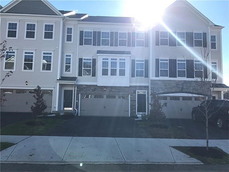 1st image of 207 Eagle Dr