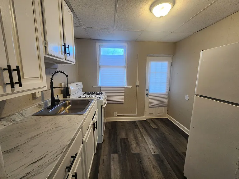 3735 Manchester Ave — Photo 9