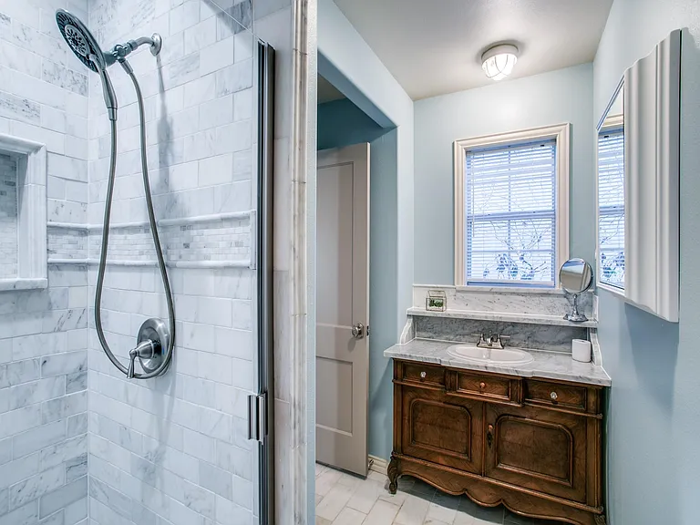 610 E Texas St — Photo 12