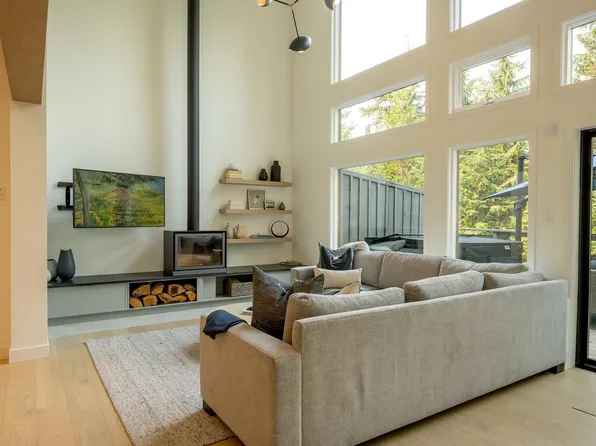 6260 Eagle Dr, Whistler, BC V8E 0C7