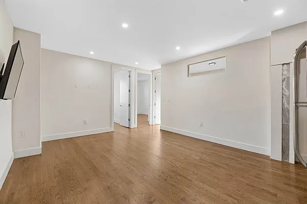 Rented by REAL New York | media 24