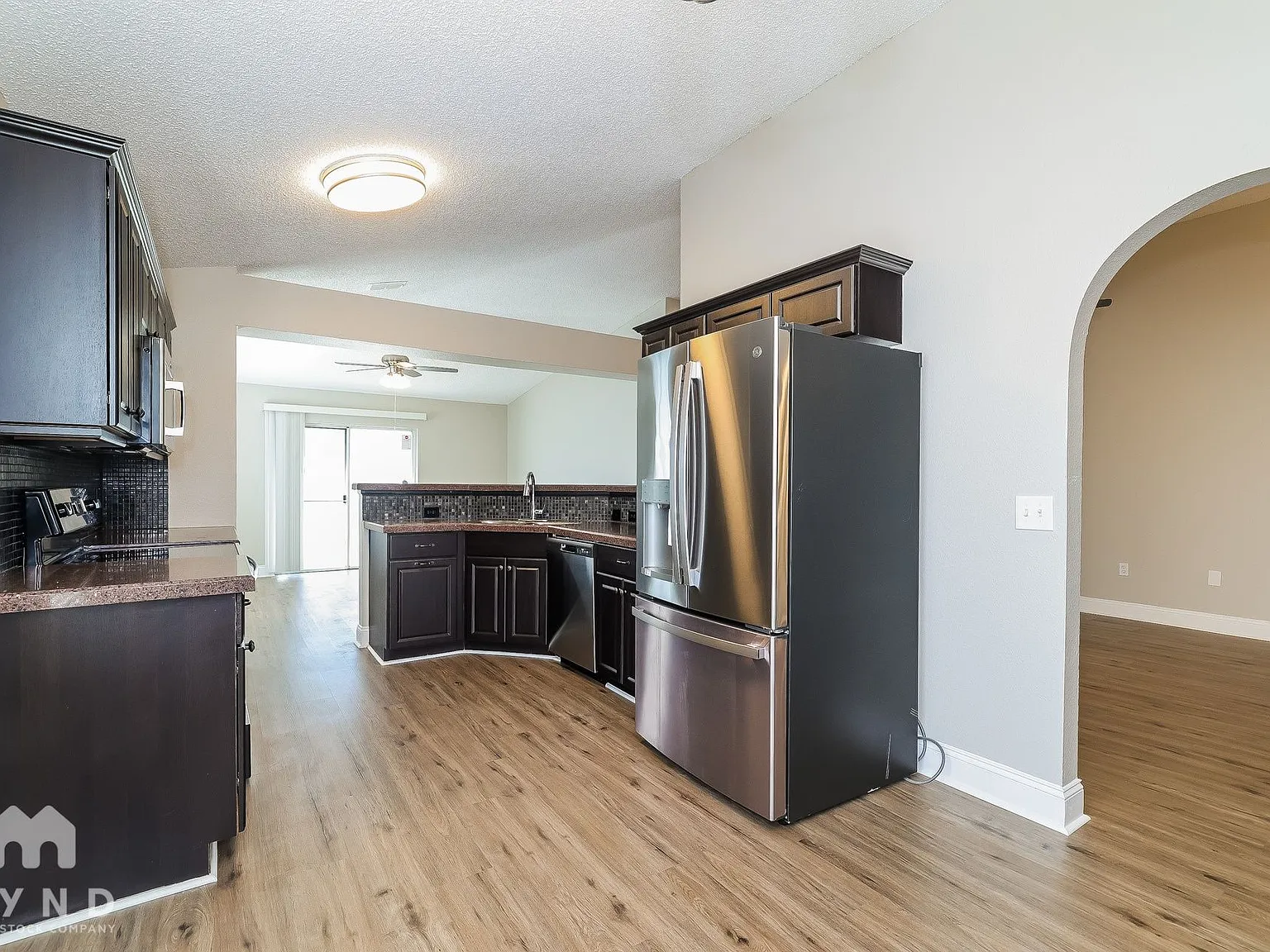 4 bed, 2.0 bath, 1874 sqft, $2,215 — Photo 3