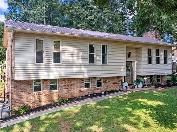 2nd image of 925 Whippoorwill Dr