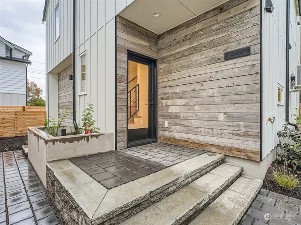 10350 Wallingford Avenue N #B, Seattle, WA 98133