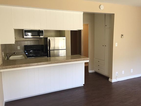 2nd image of 271 Molino Ave #5