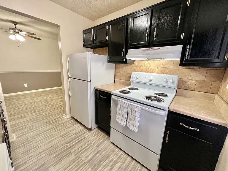 Glenview Apartments — Photo 77