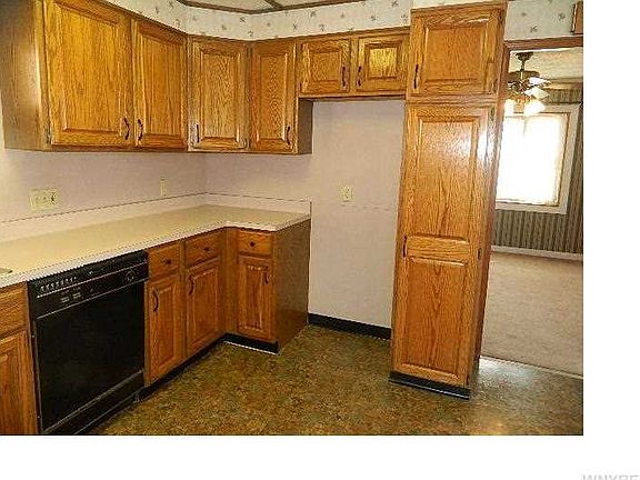 5th image of 42 Coronet Dr