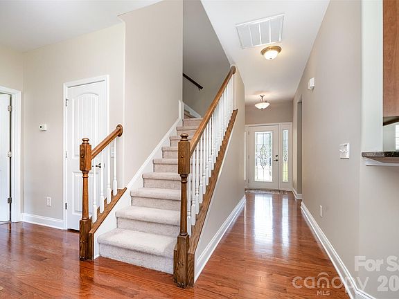 5th image of 14725 Vaughan Dr
