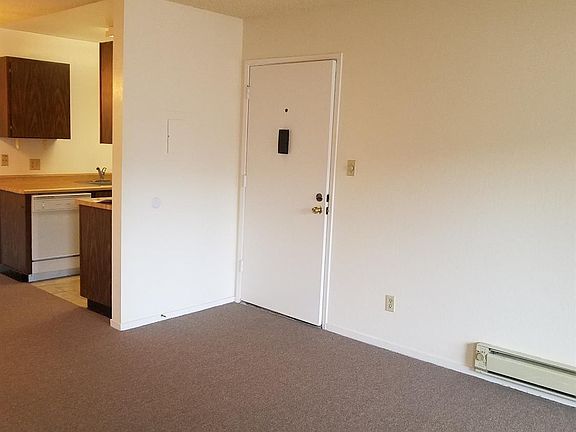 4th image of 404 Boardwalk Ave APT 16