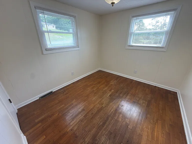 945 Depot St NE — Photo 15
