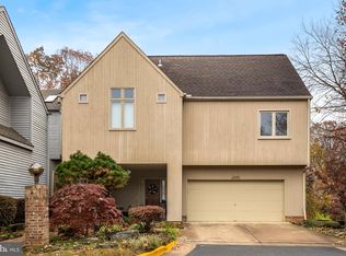 2045 Beacon Pl, Reston, VA 20191