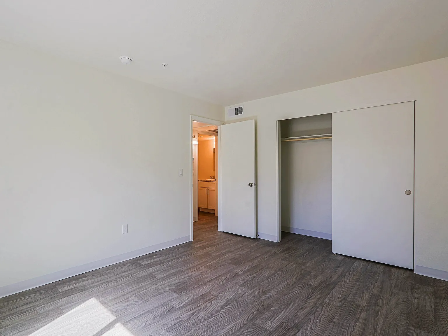 Cinnabar Square — Photo 2