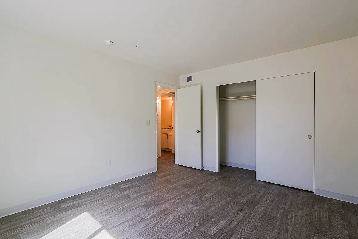 Building Photo - Cinnabar Square