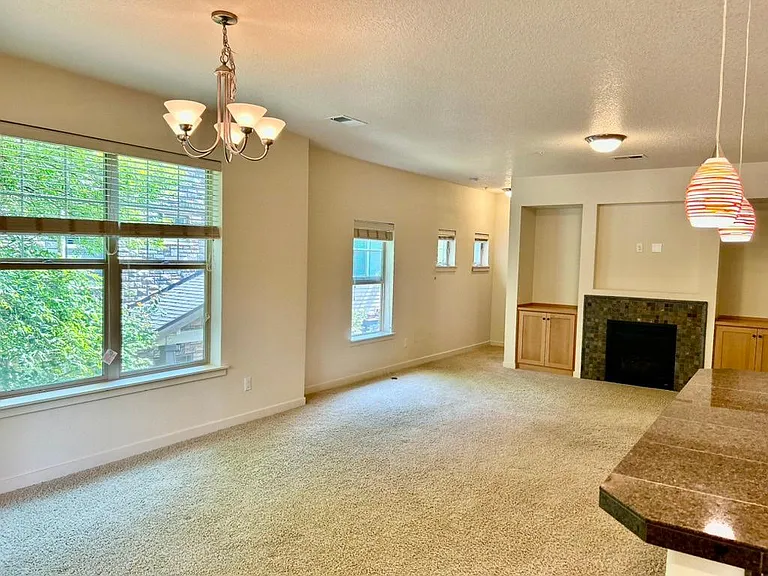 8005 NE Rockne Way — Photo 10
