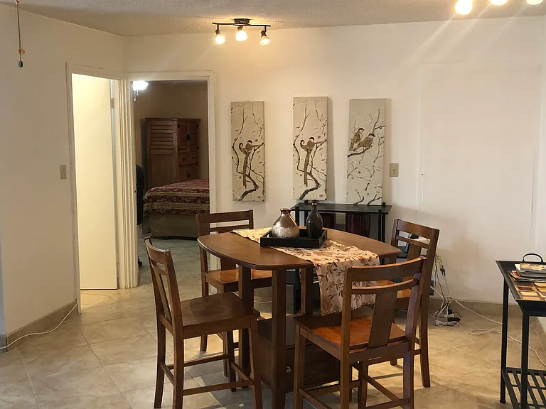 Waikiki Whale Watcher Apartments — Photo 73