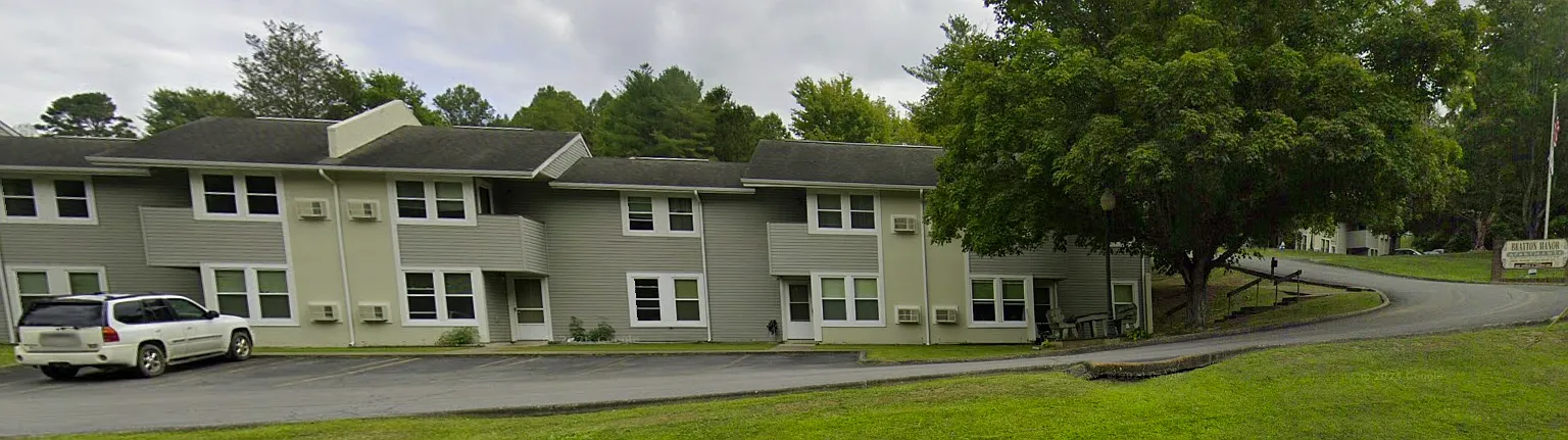 Braxton Manor — Photo 1