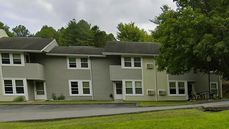 Braxton Manor — Photo 1