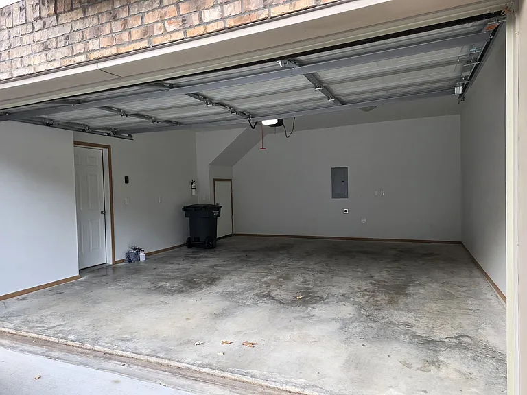 272 S Rolling Woods Way — Photo 2