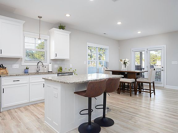 5th image of 15 Copperhead Ln