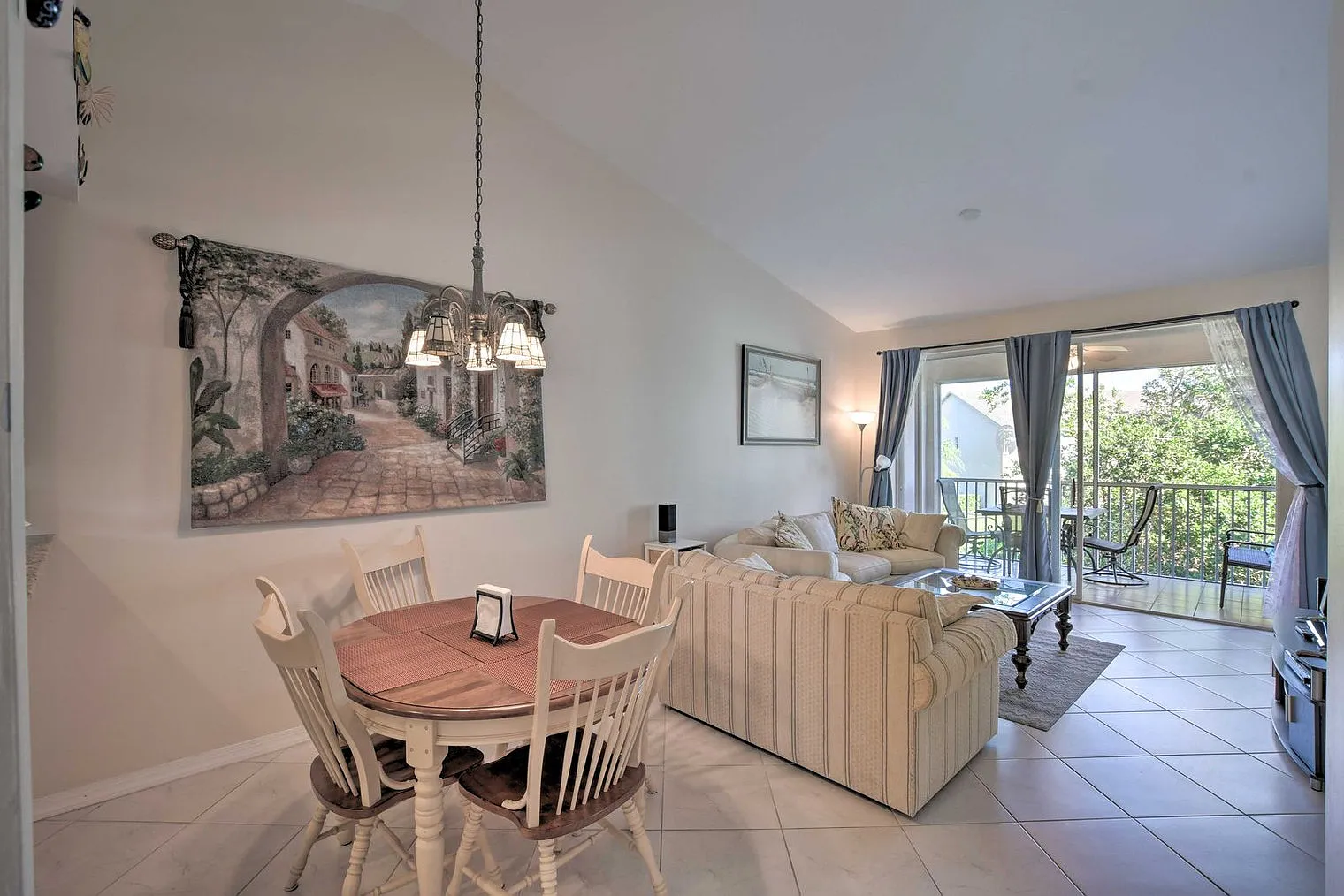 2 bed, 2.0 bath, 1130 sqft, $1,935 — Photo 4
