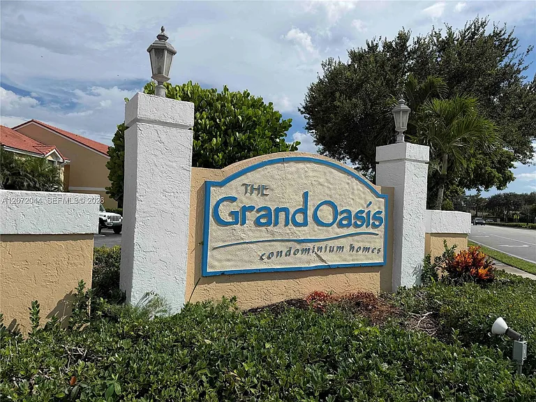 5701 Riverside Dr #204B6 — Photo 3