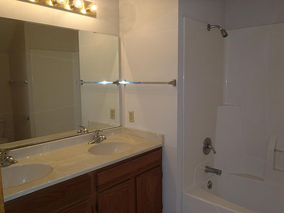 2nd image of 4006 Beacon Hill Ct
