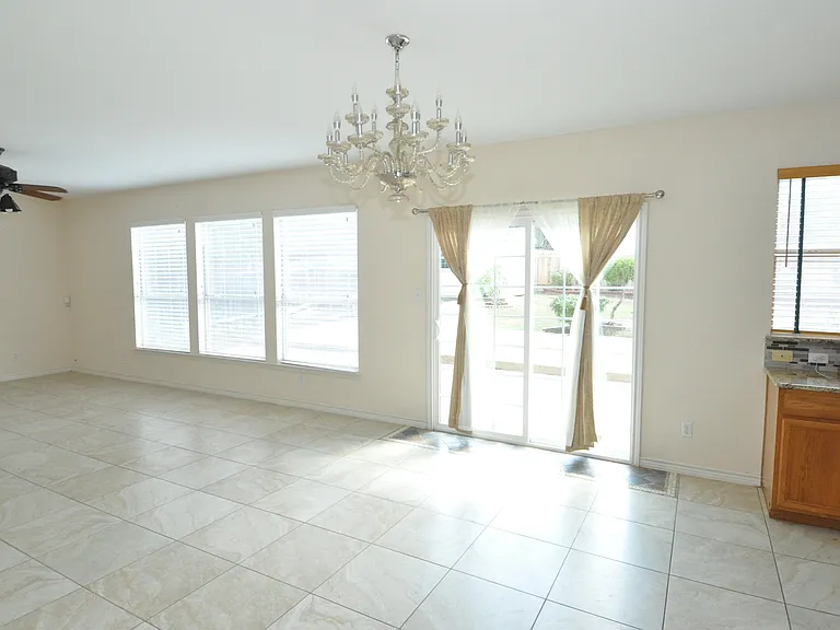 12427 Zeller Ln — Photo 8