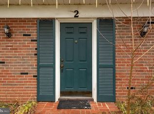 2 Gainscott Ln, Willingboro, NJ 08046