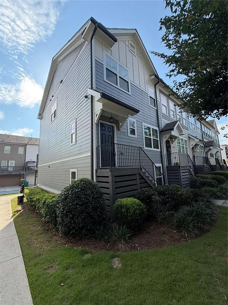 3 bed, 3.5 bath, 1926 sqft, $2,800 — Photo 2