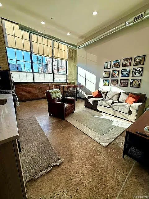 2 bed, 1.0 bath, 1200 sqft, $2,425 — Photo 3