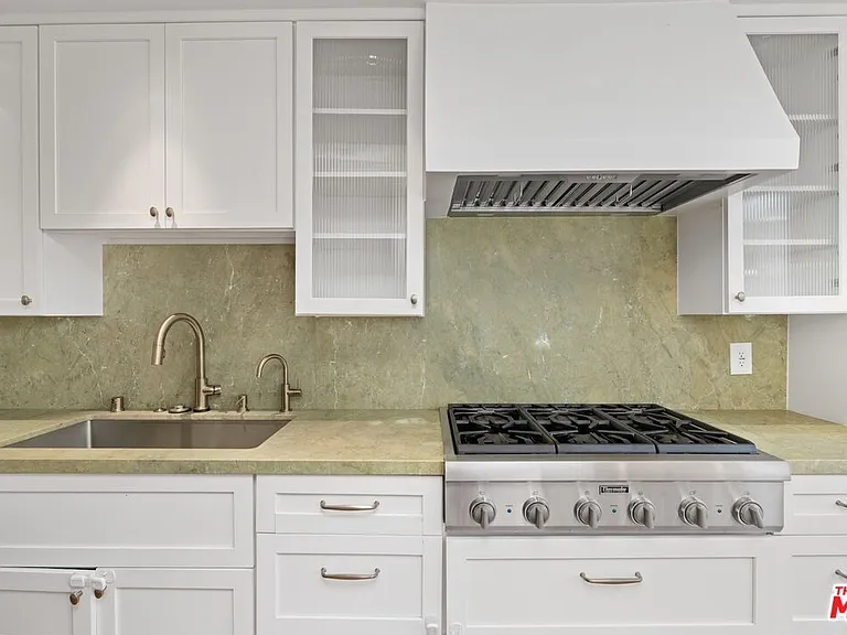 33 E Reef St #4 — Photo 9