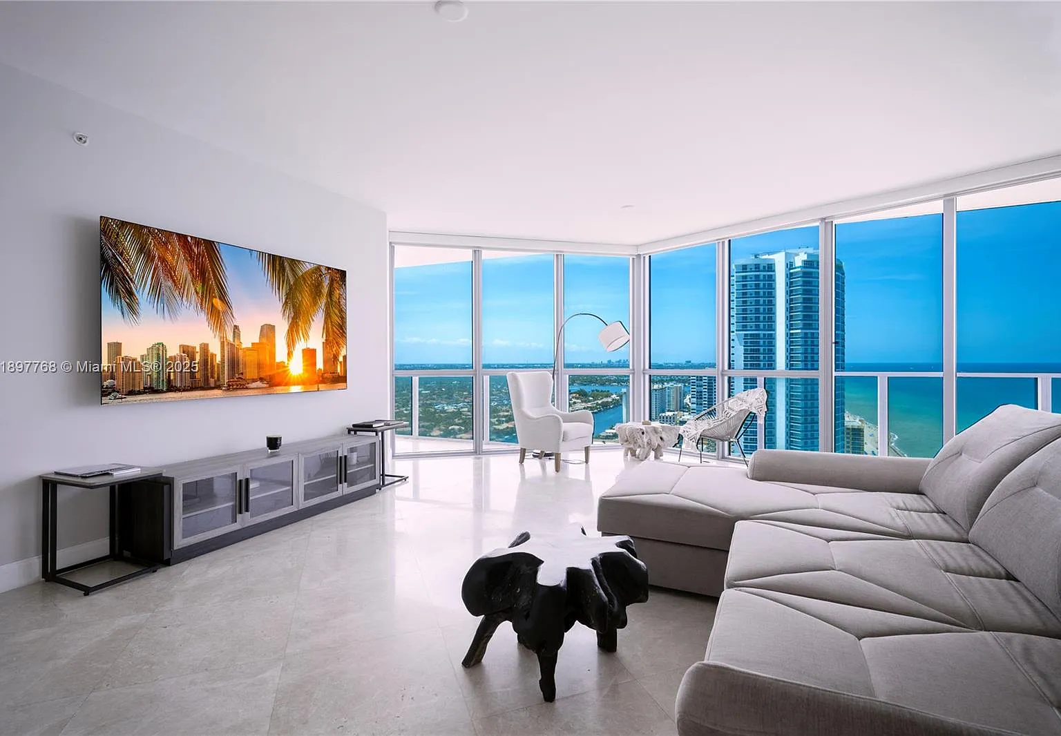 2 bed, 3.5 bath, 2115 sqft, $7,500 — Photo 2