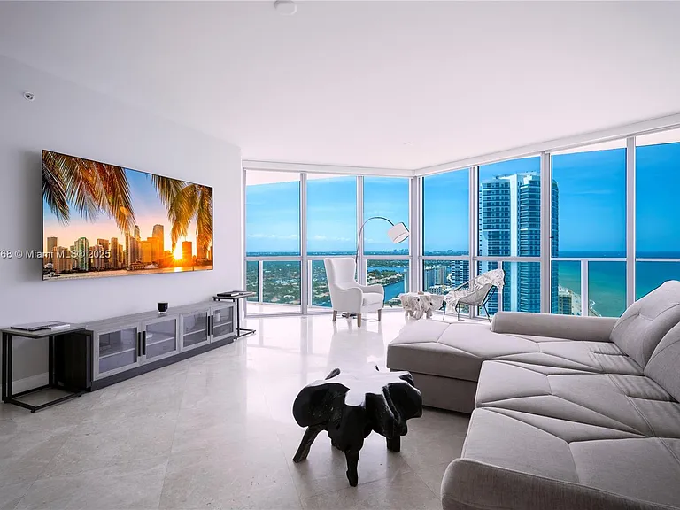 3101 S Ocean Dr — Photo 2