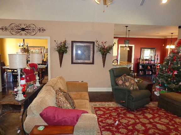 2nd image of 510 Gladstone Way