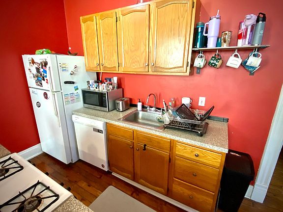 5th image of 715 Summerlea St Floor 1