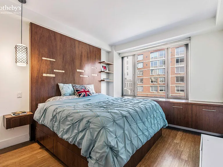 305 W 16th St #3D — Photo 5