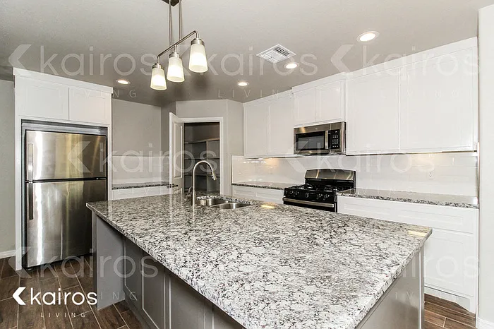2811 Destin Ave — Photo 3
