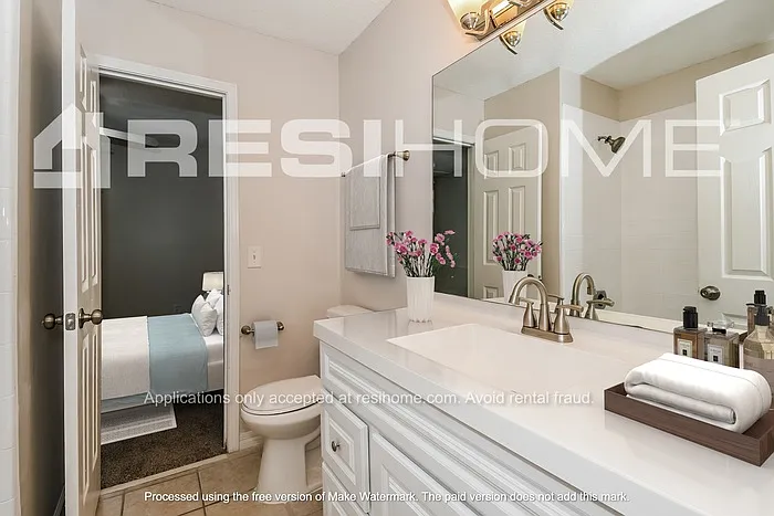 2051 Delray Ave — Photo 11
