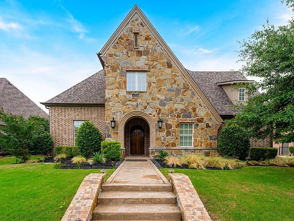 3rd image of 3853 Greenbrier Dr